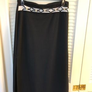 Maxi skirt with lace design on waist
